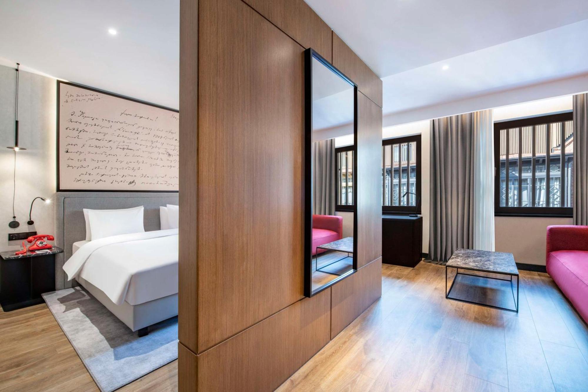 Radisson Red Tbilisi Hotel Eksteriør billede